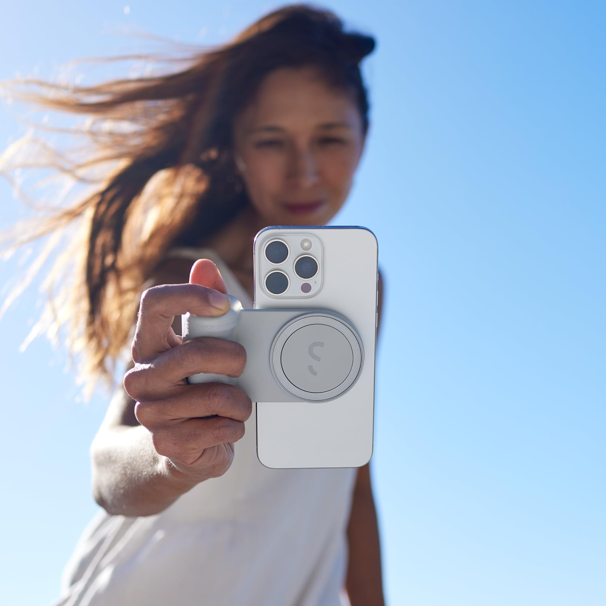 ShiftCam SnapGrip Pro - Agarre de batería móvil con botón de obturador inalámbrico - Soporte magnético que se ajusta a cualquier teléfono - Batería externa integrada con carga inalámbrica Qi 2 - Base