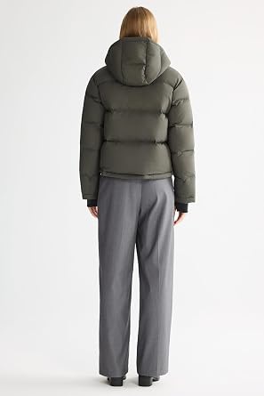 Orolay Women's Cropped Puffer Jacket Short Down Coat Thickened Winter with Detachable Hood