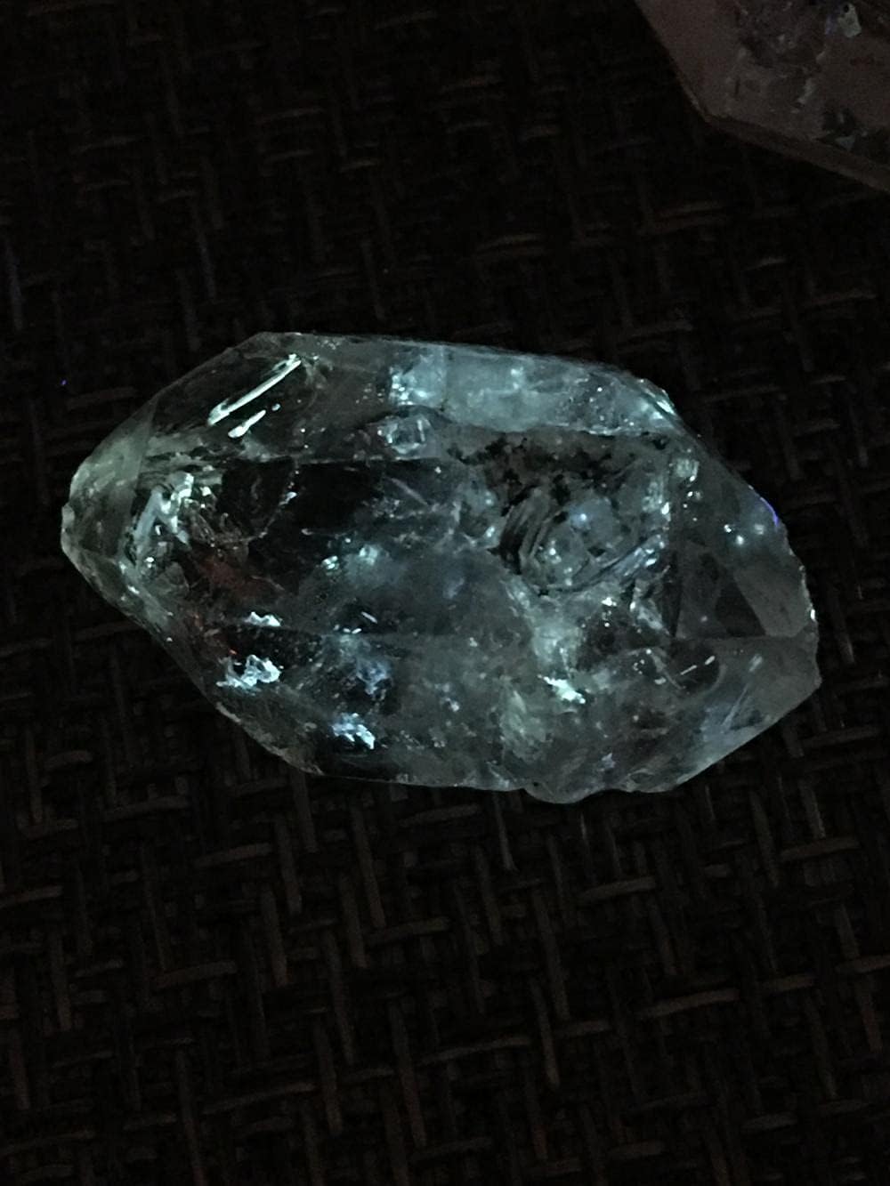 Pétroréfatériel fluorescent non endommagé Herkimer Diamant Quartz Crystal Diamond Du Pakistan 1PCS