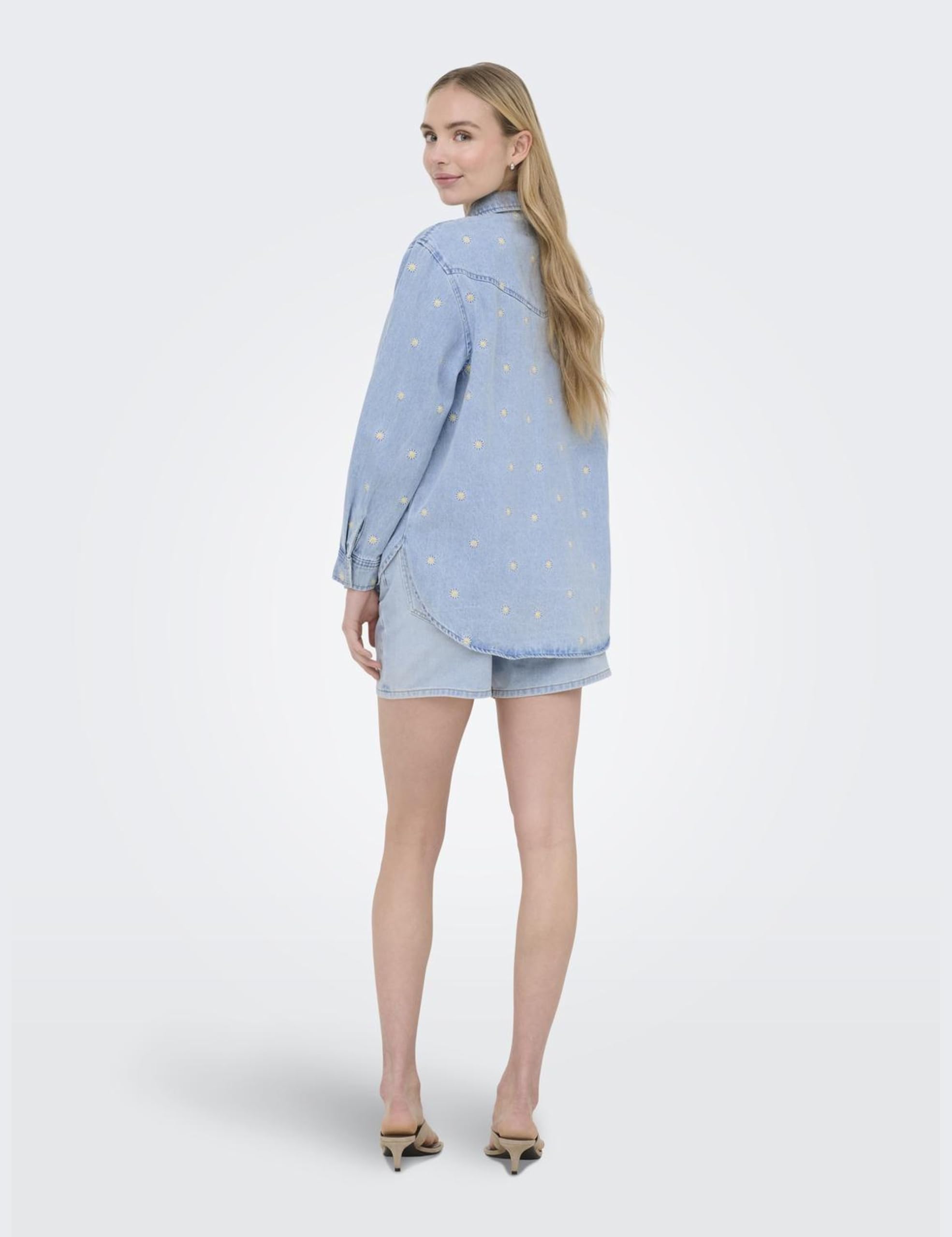 ONLY Damen Onlvera Ls Daisy Emb DNM Shirt Qyt Onlvera Ls Daisy Emb DNM Shirt Qyt (1er Pack)