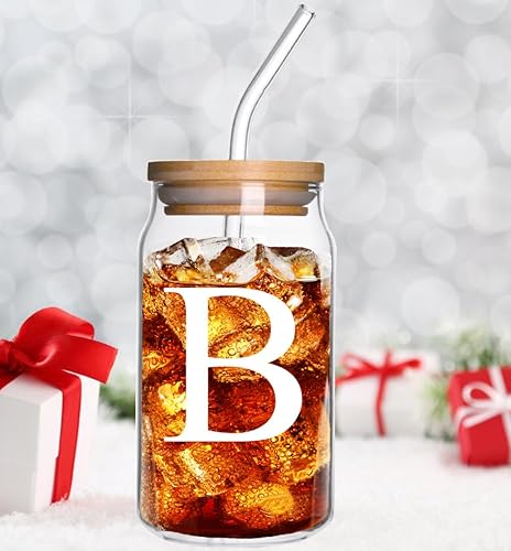 Miniatura 2 de Vaso de vidrio personalizado con inicial de 16 onzas con tapa y pajita. Vaso con forma de lata de 16 onzas de letra B. Vaso de cerveza personalizado