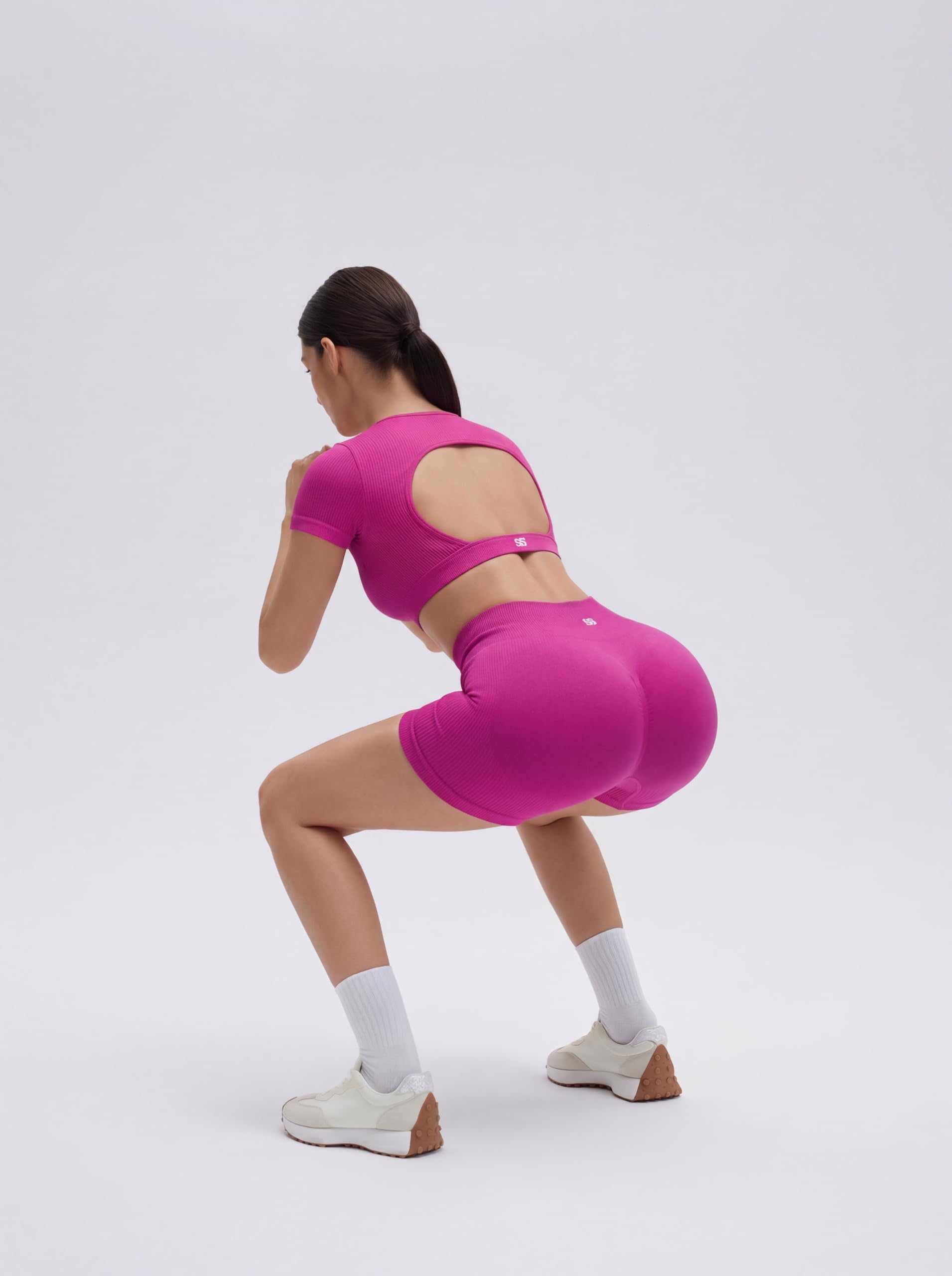 SUUKSESS Conjunto de 2 piezas de pantalones cortos de manga corta con espalda abierta, sin costuras, acanalados, para entrenamiento