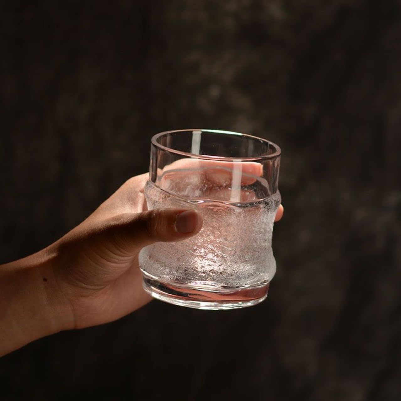 Eleganckie szklanki 290 ml, wielofunkcyjne, eleganckie kubki do picia w stylu japońskim, szklanki do whisky z kreatywnym, wyjątkowym szkłem, 2 szt. Szklanki do napojów