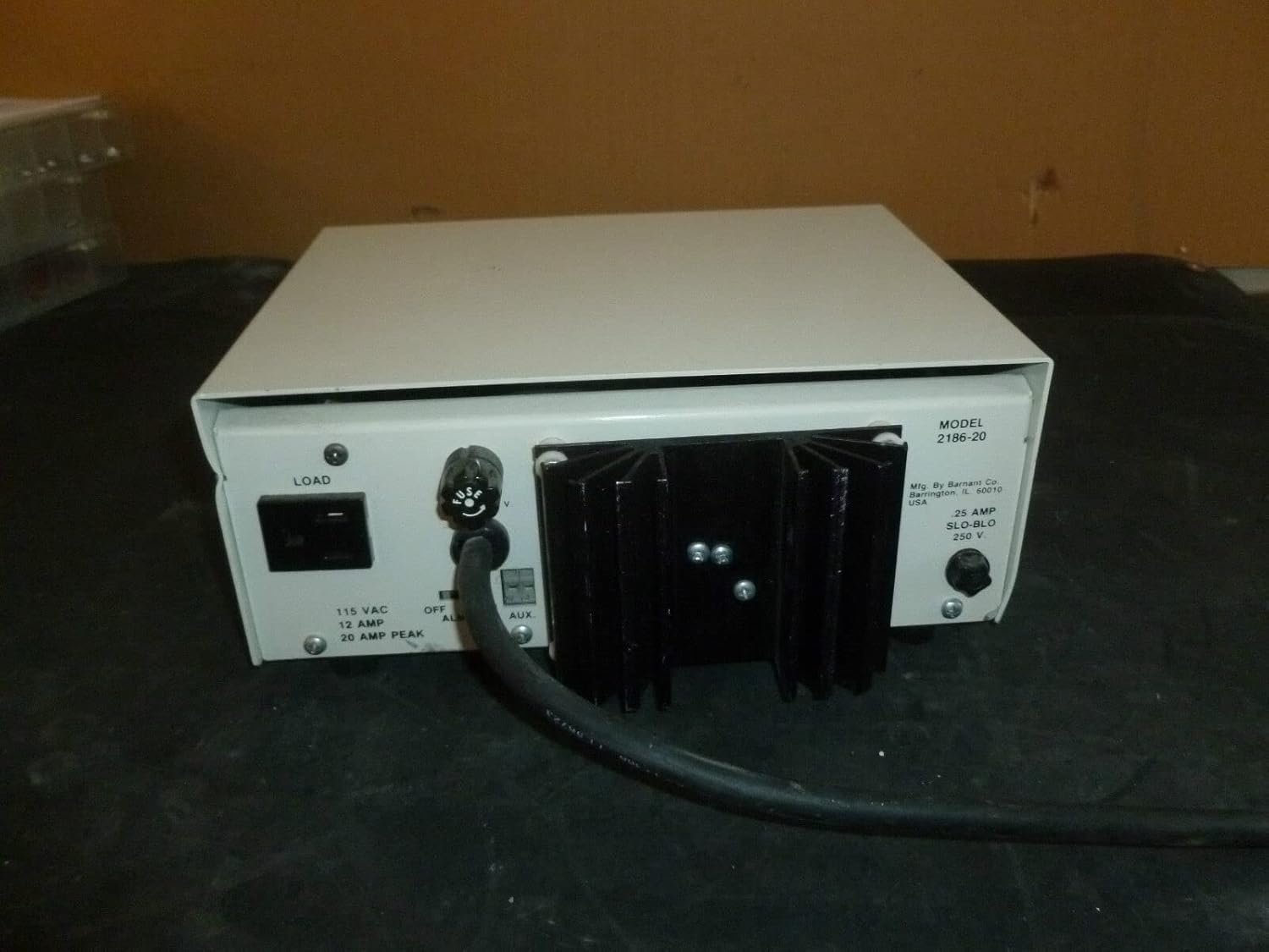 Traseira view of the Cole Parmer Digi-Sense Model 2186-20 Temperature Controller