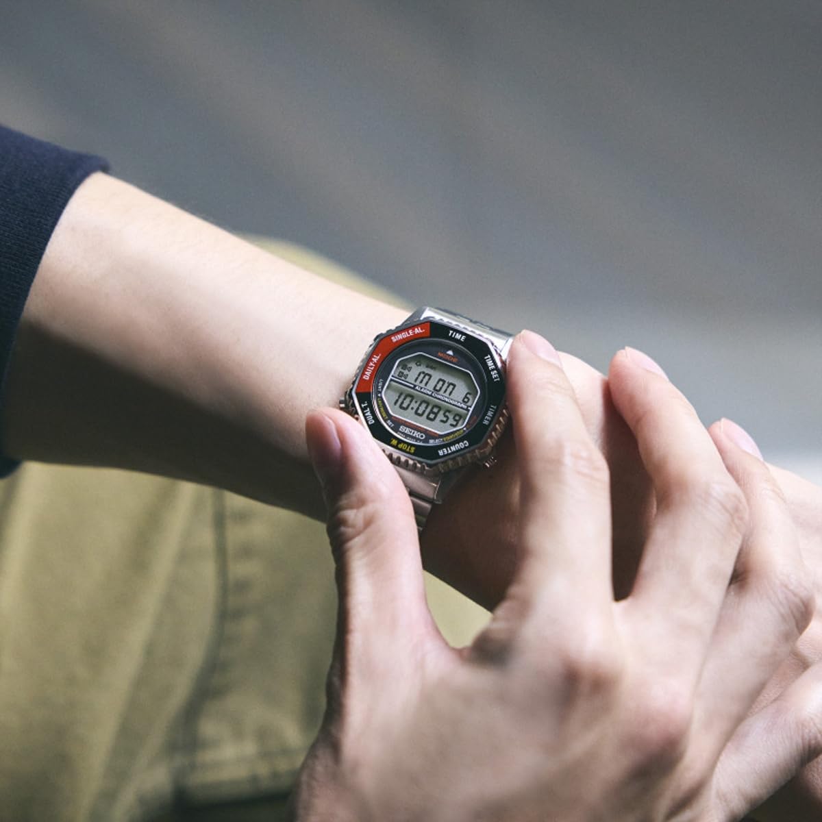 Seiko SMGG19P1 męski zegarek cyfrowy z czarną i czerwoną tarczą i srebrnym paskiem
