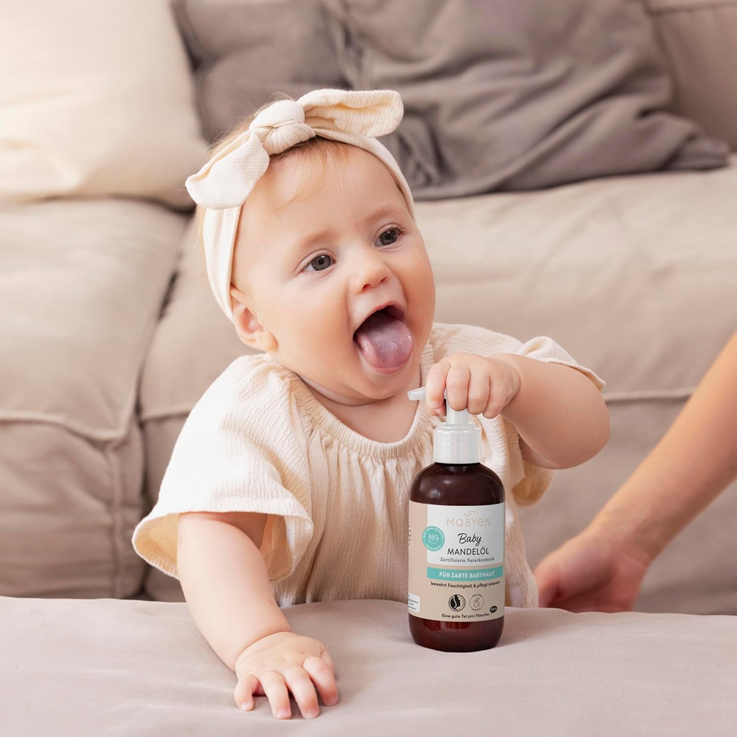 MABYEN Olio di Mandorle Bio per Bambini 200 ml – Vegano, Senza Profumo, Cosmesi Naturale – Per la cura del neonato e come olio da massaggio – Con pratico dosatore