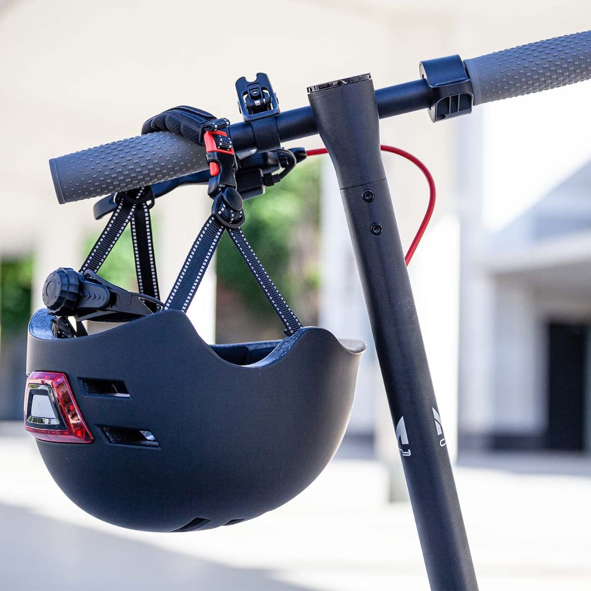 MOLTO LED-Helm mit Front- und Rücklicht für Erwachsene, ideal für Elektroroller, Fahrräder, Roller oder Skateboard, robust und langlebig, funktioniert mit wiederaufladbaren Batterien