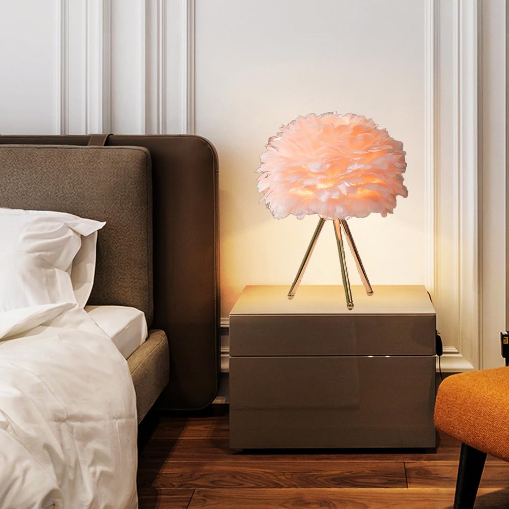 Mengjay Lámpara de Mesa LED con Plumas Diseño Elegante con Base Dorada, Casquillo E27 y Cable de 1.5m con Interruptor (Sin Bombilla) - Iluminación Decorativa para Salón y Dormitorio (Rosa claro)