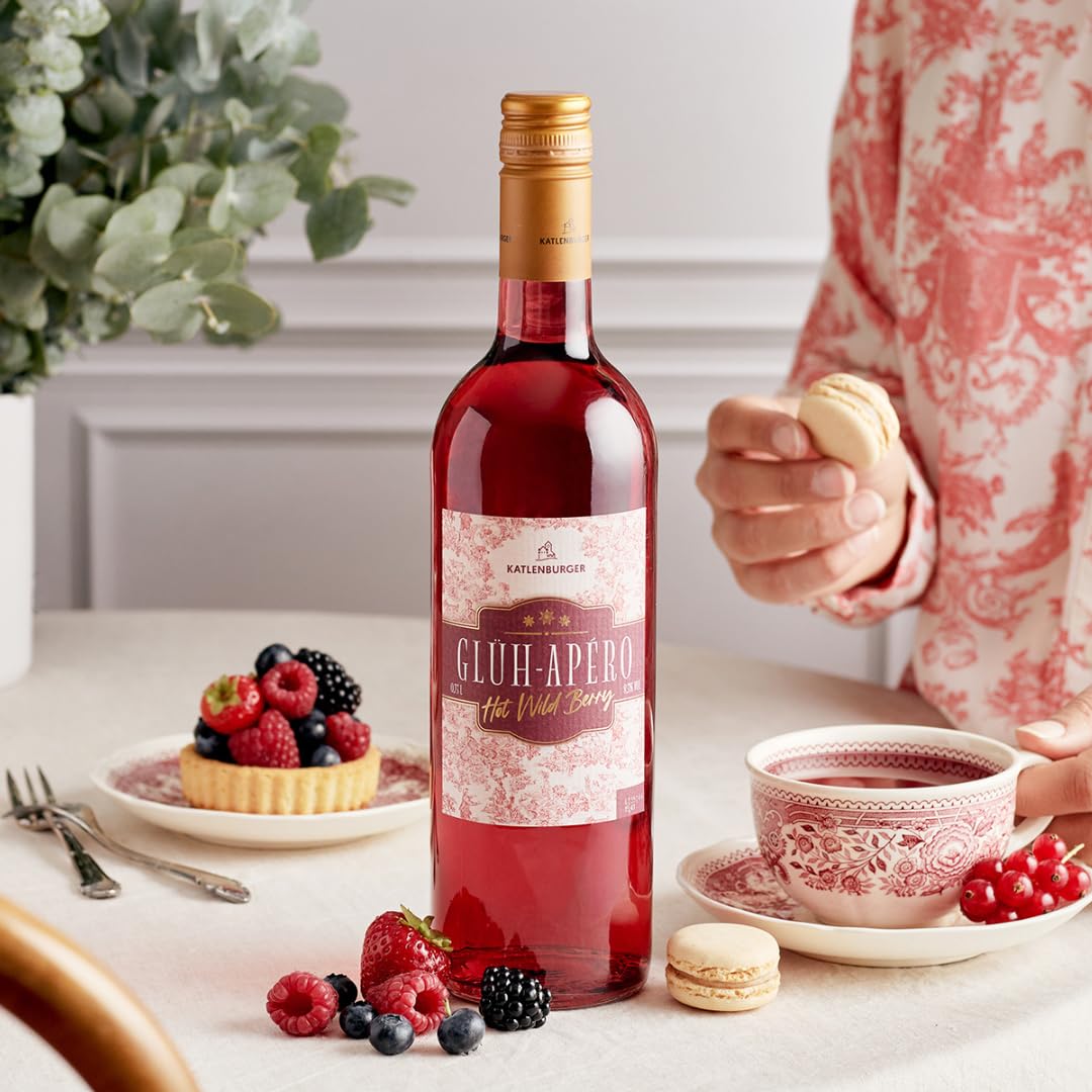 KATLENBURGER - Glüh-Apéro Hot Wild Berry | Ein wärmender Trend-Aperitif mit sorgfältig ausgewählten Aromen von Wild- und Waldbeeren, perfekt für gemütliche Winterstunden | Inhalt: 6x 750ml, 8,5% vol.