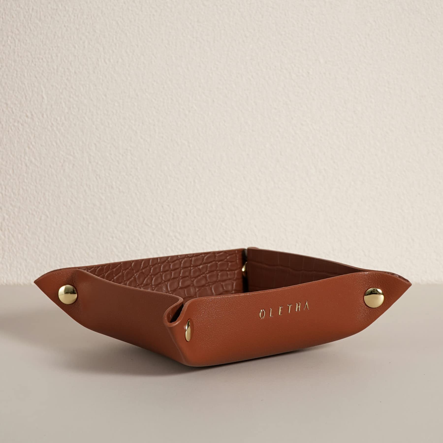 OLETHAOLETHA Aesthetic Small Decorative Tray, Foldable Catchall Holder, Travel Valet Tray, Crocodile Textured, Brown