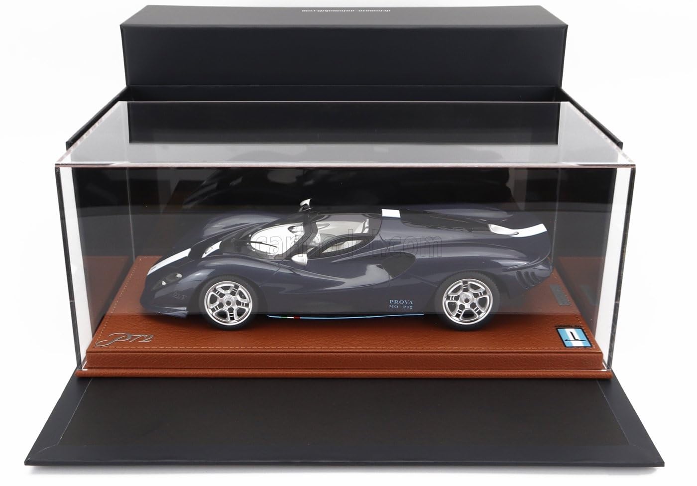 De Tomaso P72 Bleu 1/18 – Maquette Résine Peako 83806 – Neuve