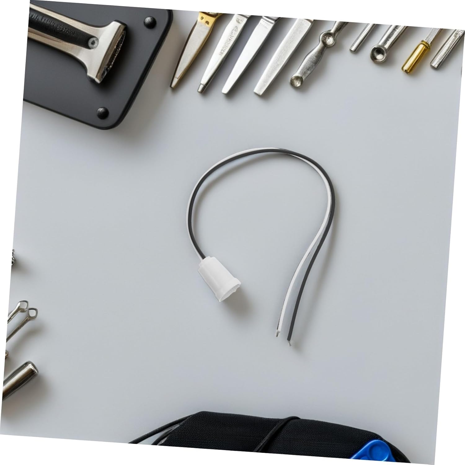 Kisangel 5 Pack E12 Bulb Sockets with White Cord, Electric Screw Sockets for Indoor and Outdoor Hanging, Versatile Wired Lamp Holder, Office and Garden Use