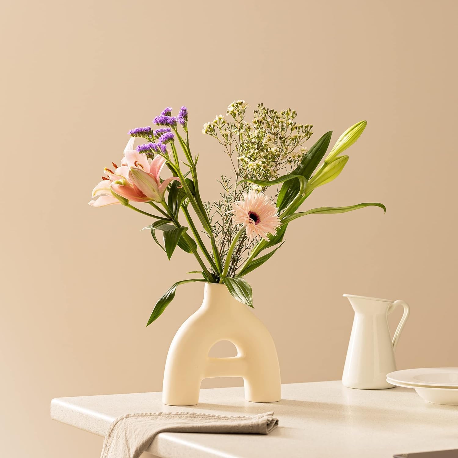 Navaris Abstract Donut Vase - 20.6 x 6 x 20cm - Modern Minimalist Ceramic Circle Vase - Decorative Vases for Pampas Grass or Dried Flowers - Beige