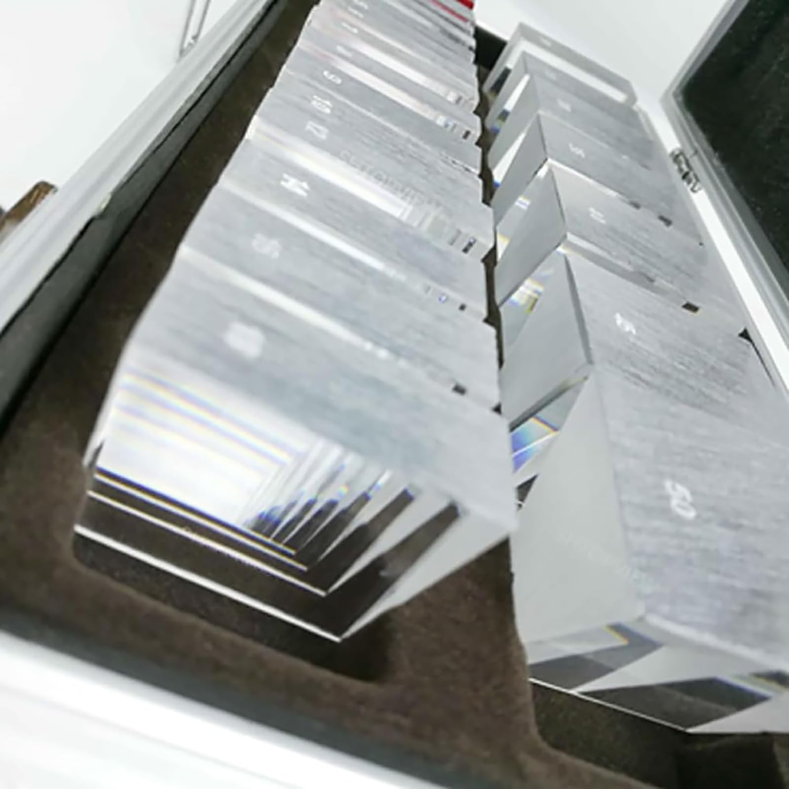 Kit de lentilles à prisme ophtalmique avec 22 lentilles et boîte de rangement en aluminium, performance fiable pour les écoles, les cliniques et les professionnels des soins oculaires
