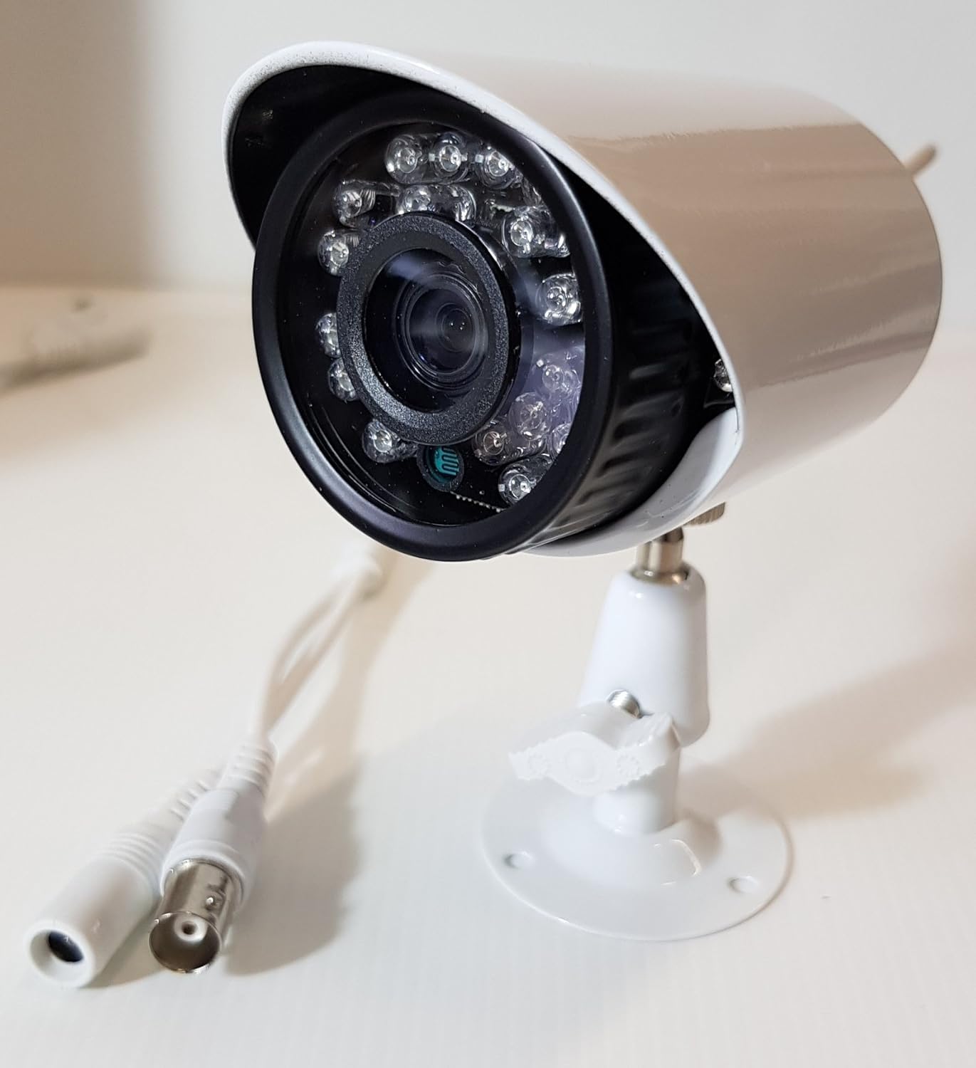 Kit Videosorveglianza AHD 1080P, DVR 4 Canali con 4 Telecamere HD Infrarossi, Sistema Sicurezza Casa Esterno Interno, Visione Remota Cloud IP, Registratore CCTV