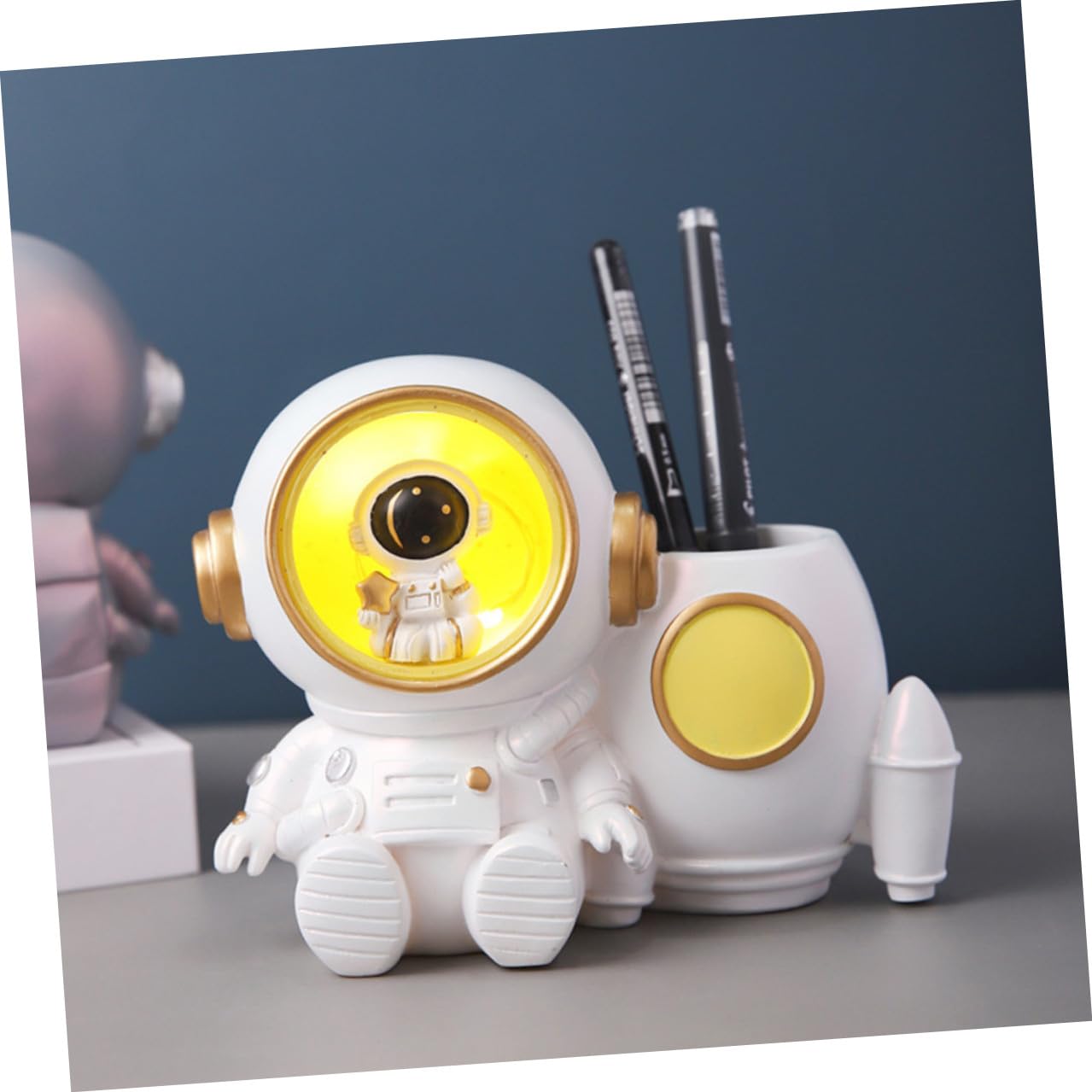 Alipis Porta Matite Astronauta con Luce, in Resina Bianca, Grande Capacità per Scrivania, per Studenti e Accessori da Ufficio