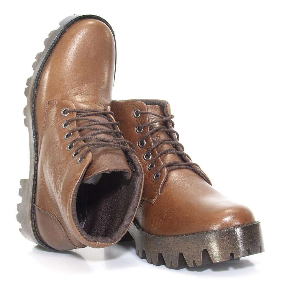 Bota Coturno KRN Shoes de Couro Cano Curto Lisa com Sola Alta Tratorada em promoção! Veja a oferta e mais achadinhos de Botas 4 Hoje é o melhor dia para comprar Bota Coturno KRN Shoes de Couro Cano Curto Lisa com Sola Alta Tratorada com aquele preço maroto! Promoção! Aproveite a oferta! 4