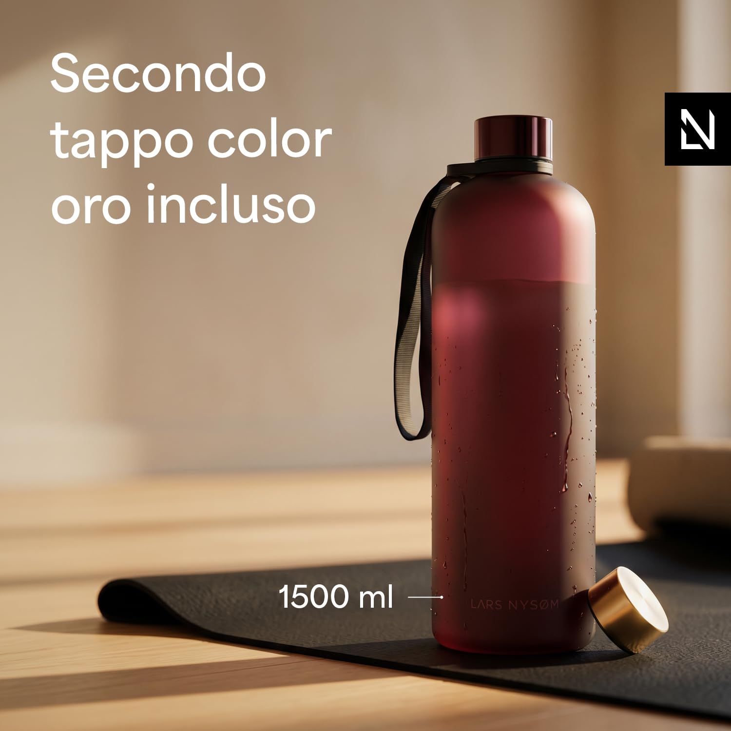 LARS NYSØM Borraccia 1 5l | Bottiglia acqua 1500ml | Bottiglia ultraleggera in Tritan Sport a prova di perdite | Ideale per sport, ufficio, yoga | 2 coperchi inclusi (Black - Gold, XL 1500ml)