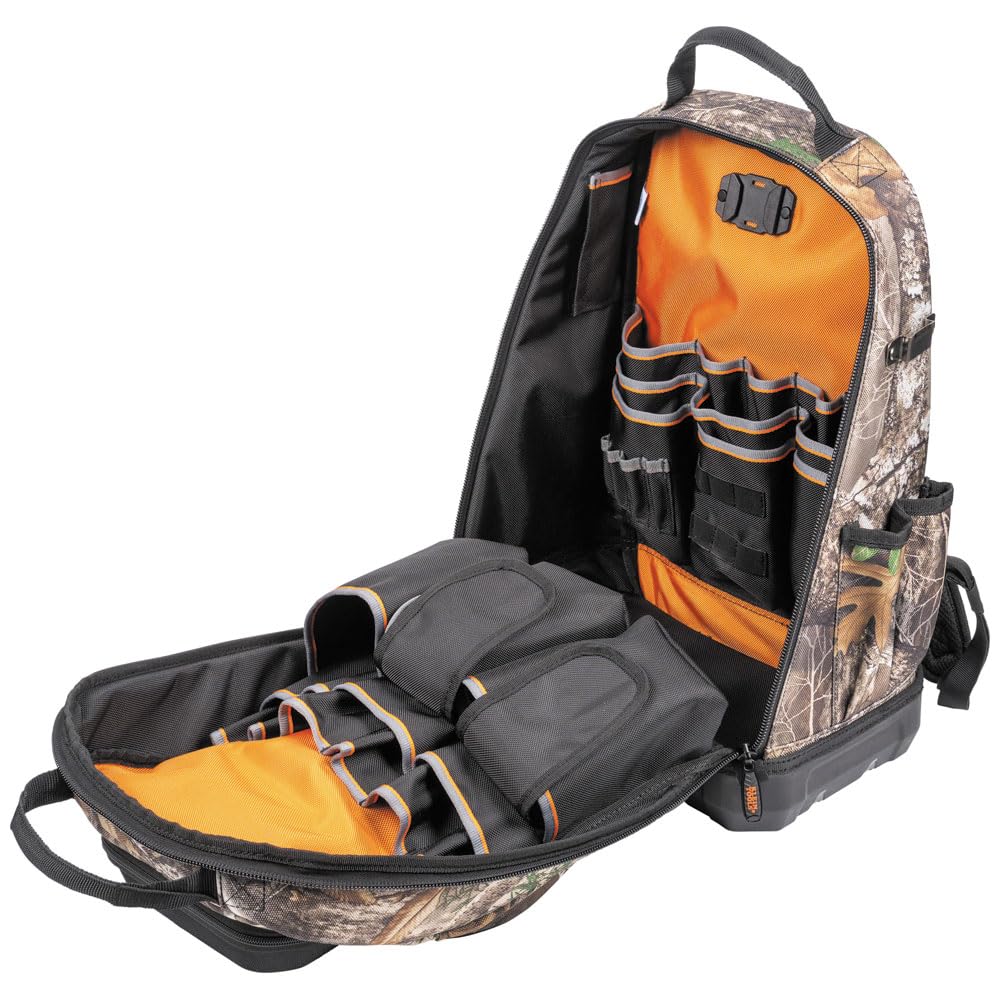Klein Tools 62800BPCAMO - Mochila de herramientas Tradesman Pro, extragrande, con 40 bolsillos, con parte inferior moldeada, puerto de carga