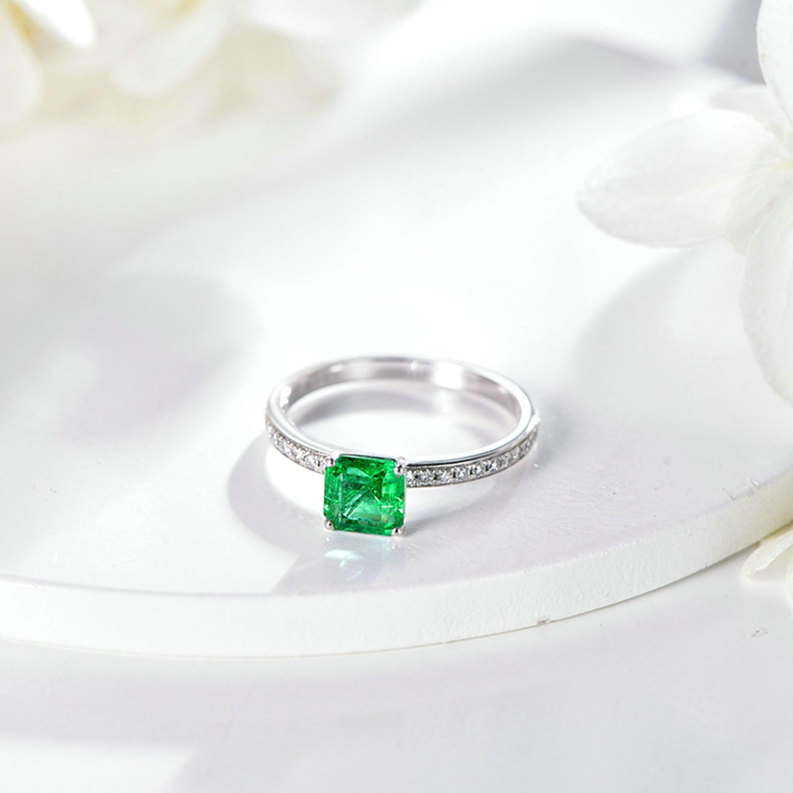 Anillo de boda de platino para mujer, talla H 1/2-V 1/2, anillos de compromiso estrechos con esmeralda de 0,7 quilates y moissanita de 0,17 quilates