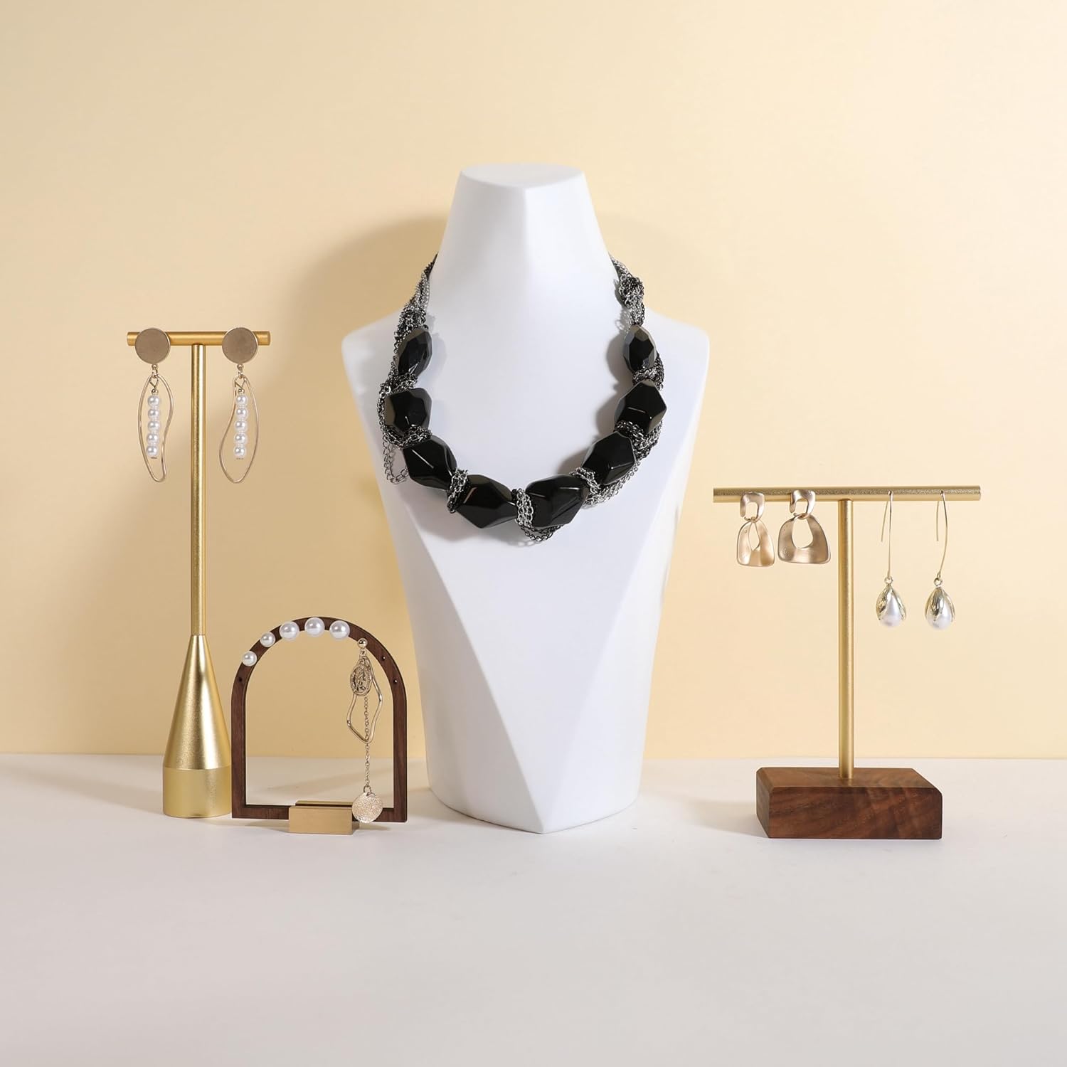 GemeShou 3D Gypsum Jewelry Display Mannequin, White Necklace display Bust Stand for Home Decor, Necklace Pendant Chain Display for Selling【Gypsum Bust Height 11.22 inch】