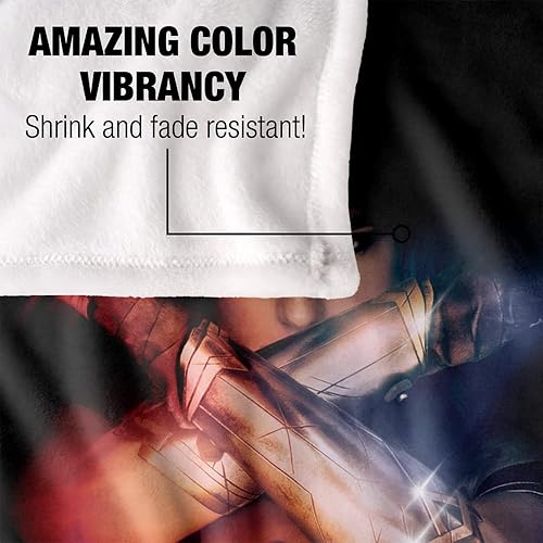 Miniatura 4 de Wonder Woman Arms Crossed Silky Touch Manta súper suave de 50 x 60 pulgadas