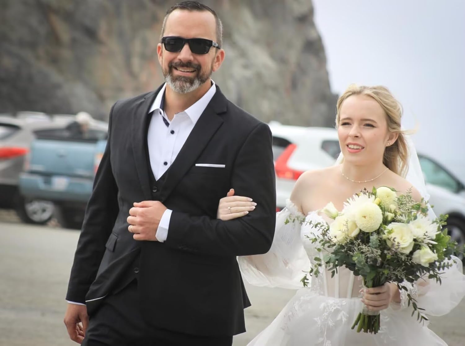 Slim Fit Suit Men 3 Piece Mens Wedding Suits Single Breasted Suit for Men Groomsmen One Button Blazer Vest Pant