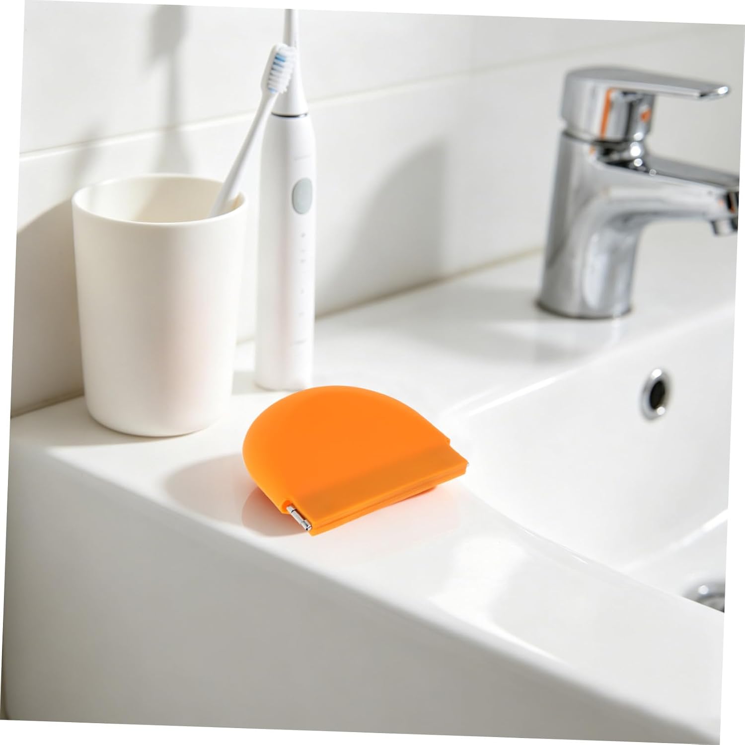Silicone Retainer Case Orange Fold-resistant Vent Hole Box | One-handed Opening, Easy-clean Surface, Compact for Commuting and Meetings, Supports Dental Retainers and Mouth Guard