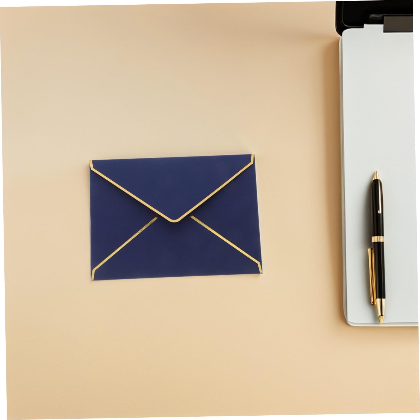 Buste V-flap 50 Pezzi in Carta con Bordo Oro per Inviti