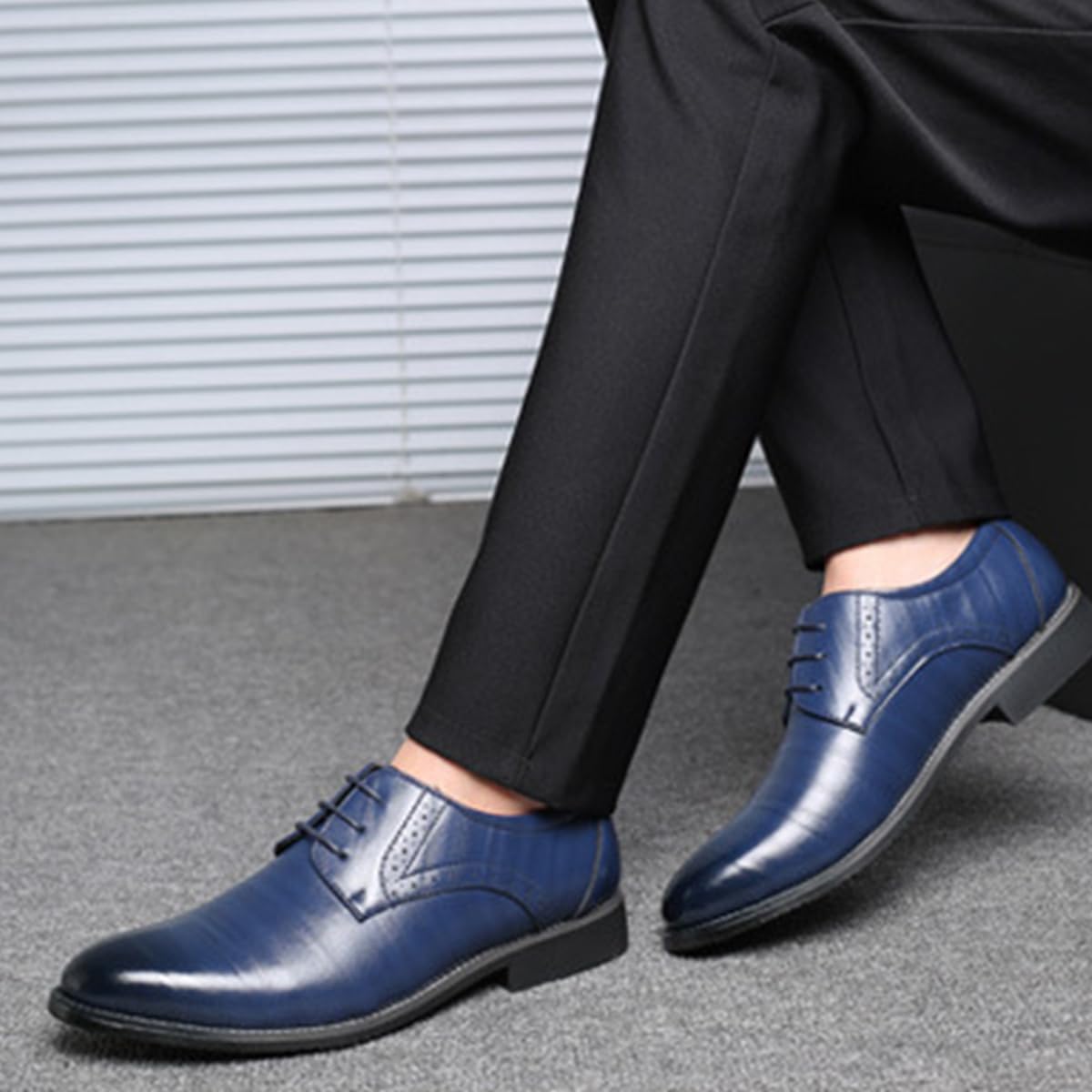 Chaussures habillées à Bout Pointu pour Hommes Chaussures Oxford Confortables et Respirantes pour l'extérieur, Le Travail, Les Mariages