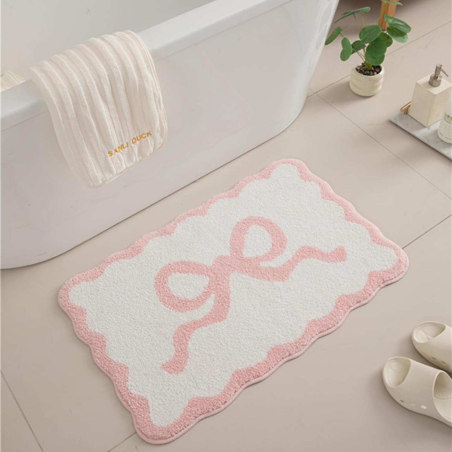 Pink Scalloped Bathroom Mat 32x20, Soft Absorbent Bath Mats, Machine Washable Microfiber Floor Mats for Bathroom Tubs, Sinks and Showers