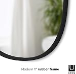 Umbra Hub 18 x 24” Miroir mural ovale avec cadre en caoutchouc, décoration de chambre moderne pour les entrées, toilettes, salons et plus, noir