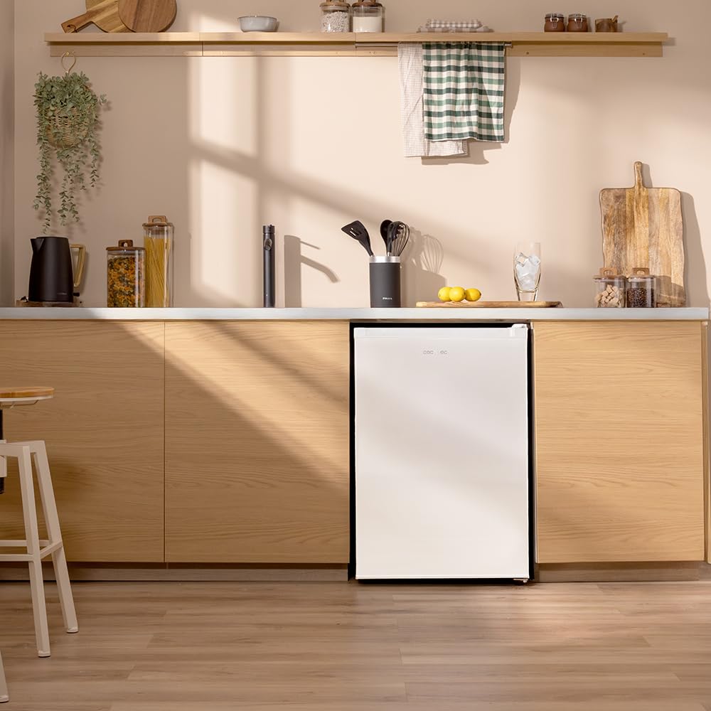 Cecotec Congélateur Armoire 97 L Bolero CoolMarket TF 97 White. Classe énergétique E, Design compact, Porte réversible, 3 tiroirs, Dimensions 55,1 x 57,5 x 83,5 cm, Couleur blanche