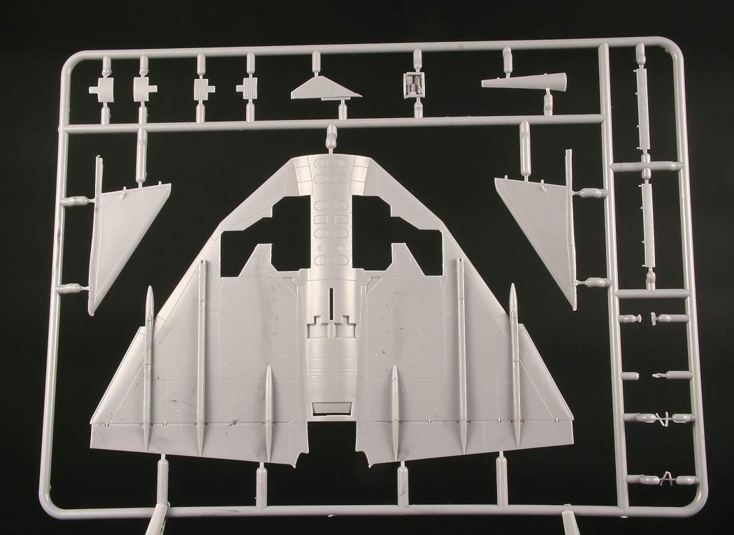 Amazon | タラングス 1/72 スウェーデン空軍 サーブ JA37 ビゲン 戦闘