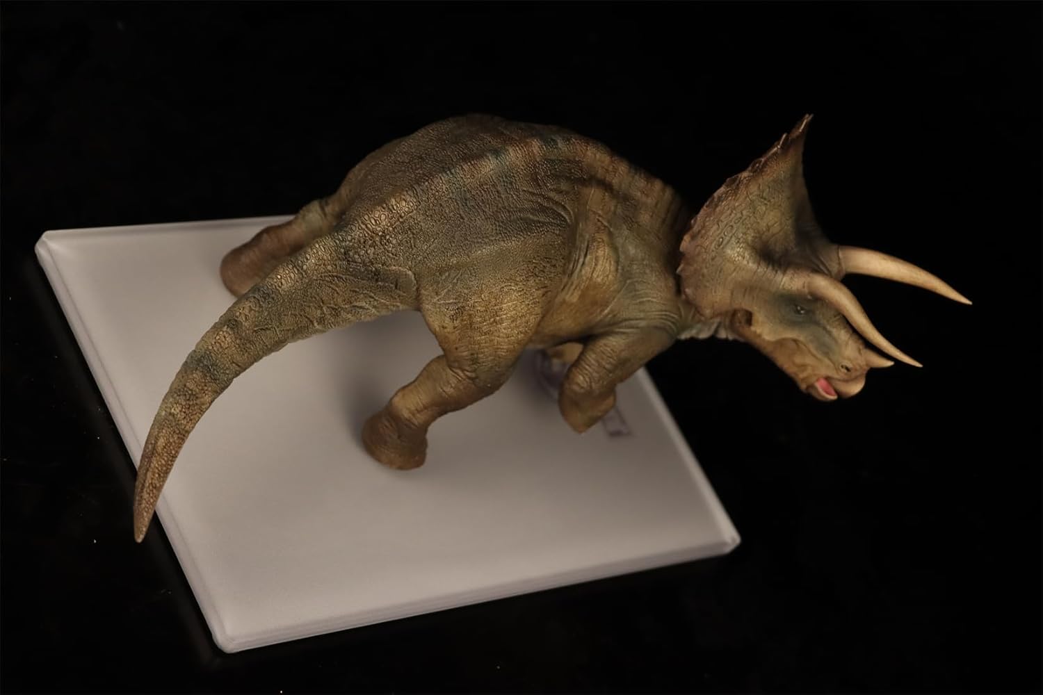 1:30 Scale Triceratops Statue Model Dinosaur Figure Decor