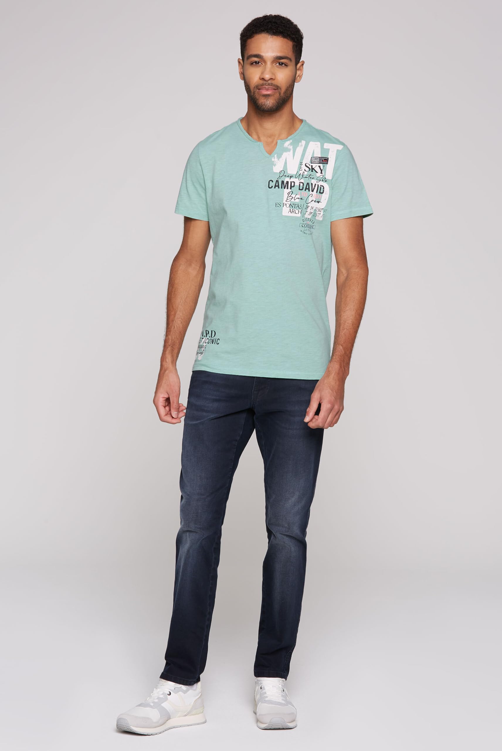 Camp David Camiseta para hombre con aspecto desgastado con estampados