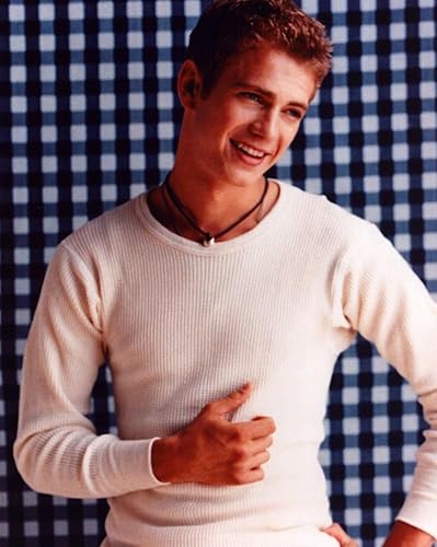 Posterazzi Hayden Christensen White Long Sleeve Photo Print (8 x 10) - Referencia # PIC00144