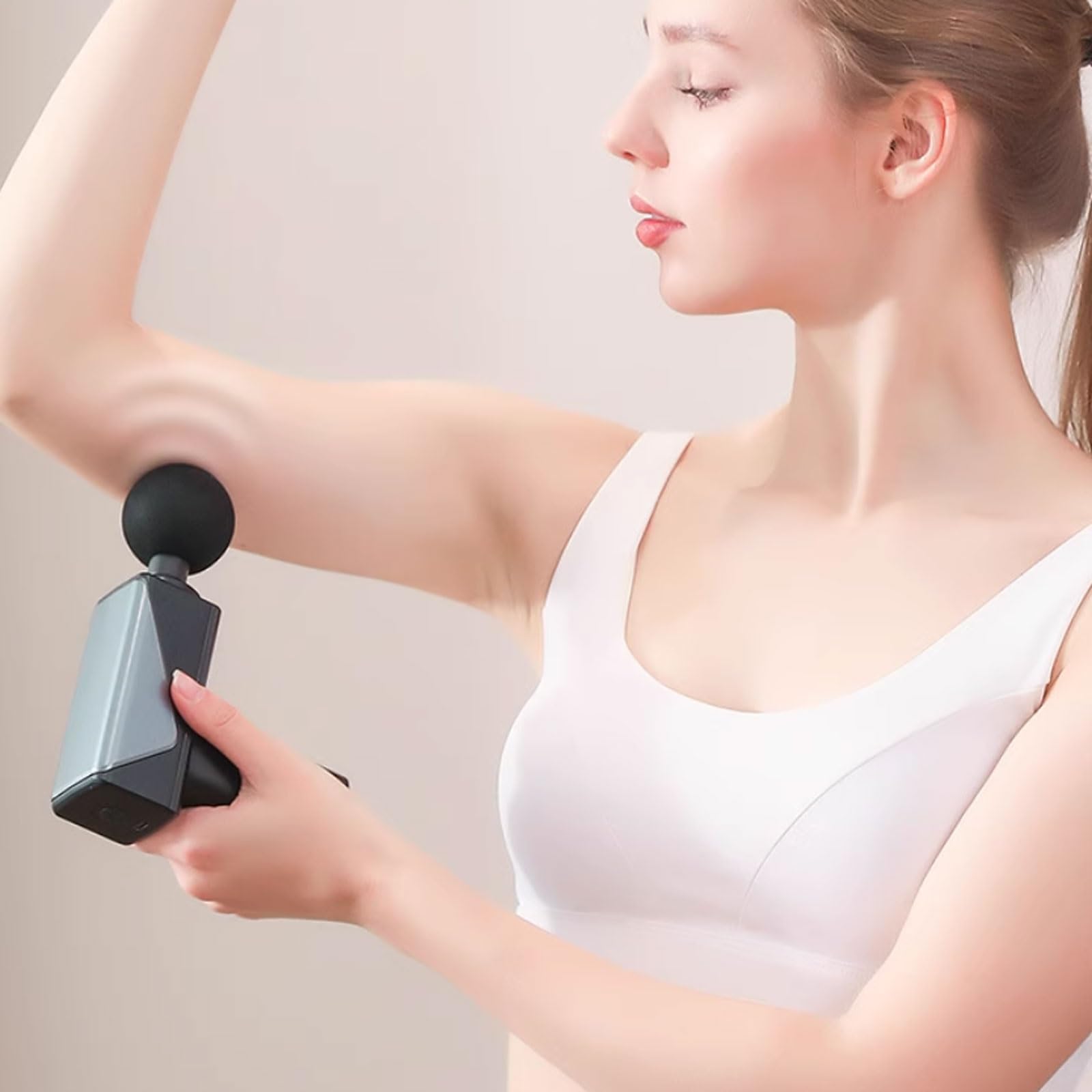 Cichy plastikowy pistolet do masażu z 6 prędkościami i 4 głowicami do masażu, mini ręczny pistolet do wiadomości do łagodzenia bólu, do użytku domowego i biurowego, kompaktowy (Nero)
