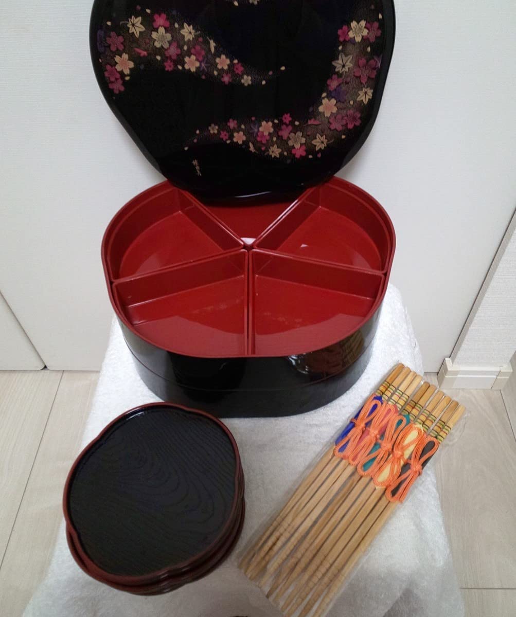 赤い漆器重箱 収納式 皿・箸付き 赤い漆器重箱 収納式 皿・箸付き