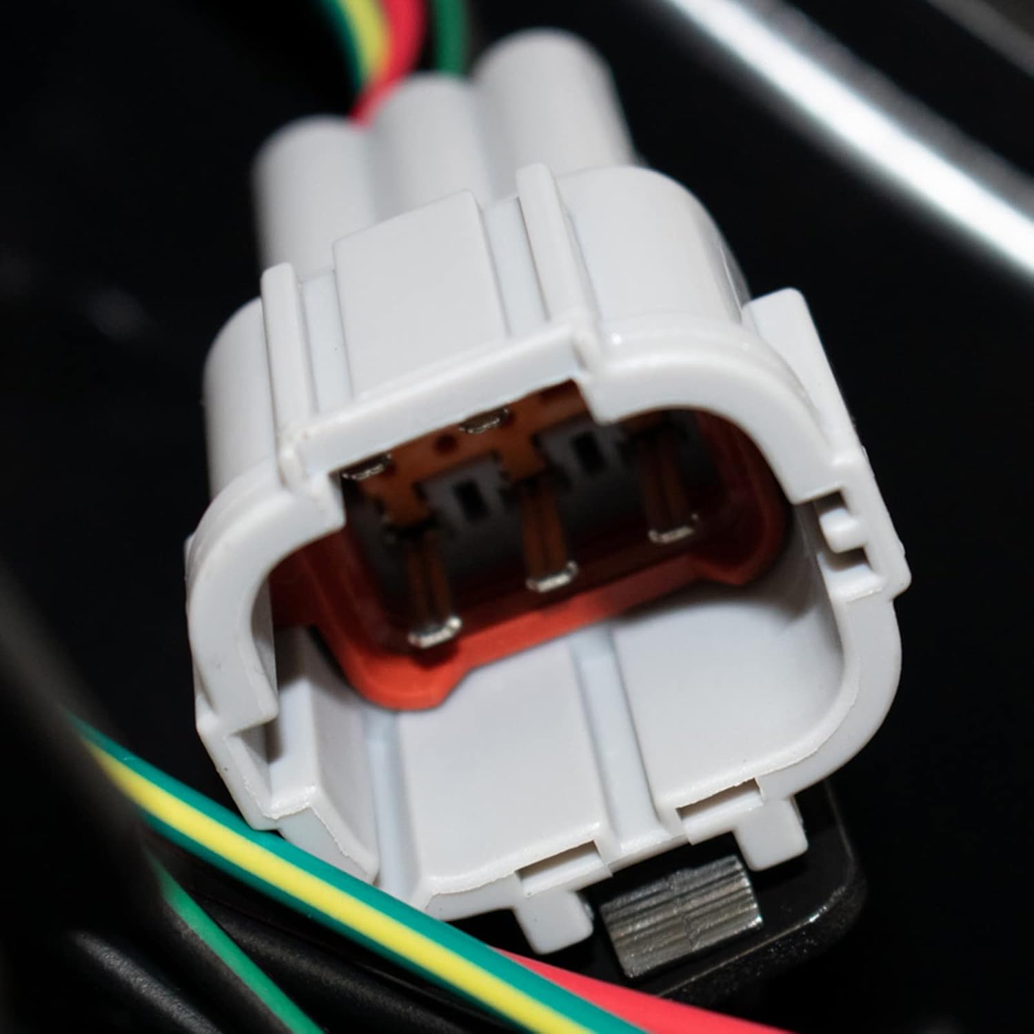 TRQ Driver Side Outer Tail Light Assembly Compatible with 2018-2020 Nissan Kicks NI2804116