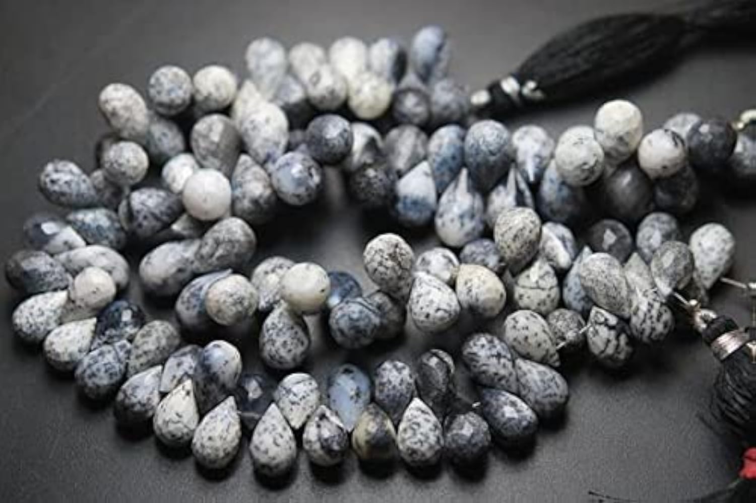 Opale dendritique naturelle en gouttes 12-13mm, idéale pour créer vos bijoux bohèmes chic
