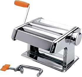 Máquina de Macarrão Manual em Aço Inox com cilindro ajustável e 4 espessuras. Faz talharim, espaguete, lasanha e pastel. Com manivela e grampo. Fácil de usar, prática e resistente.