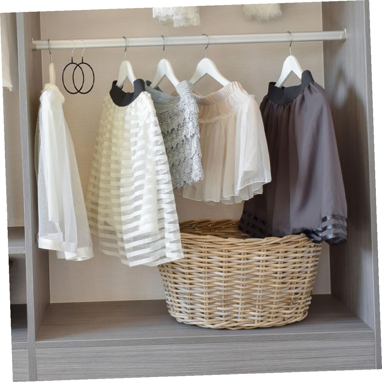 10pcs Black Plastic-Coated Iron Scarf Holder Rings Tie Rack Hanger Scarf Organizer for Closet Clothing Accessories Storage