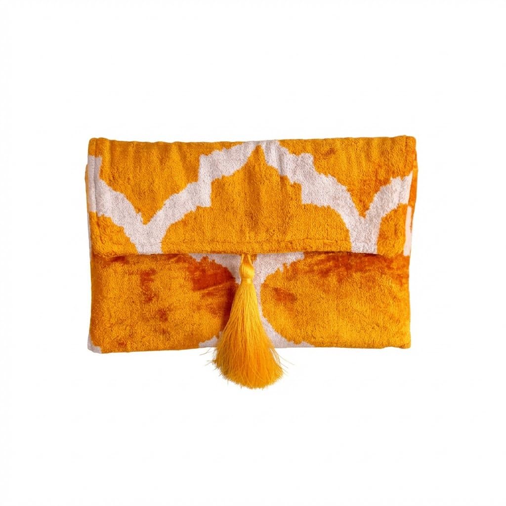 Pochette Ikat in velluto di seta fatta a mano, stile busta, design bohémien, motivo etnico, opzione cinturino a catena, pochette per feste serali, borsa premium, bianco sporco, oro zafferano