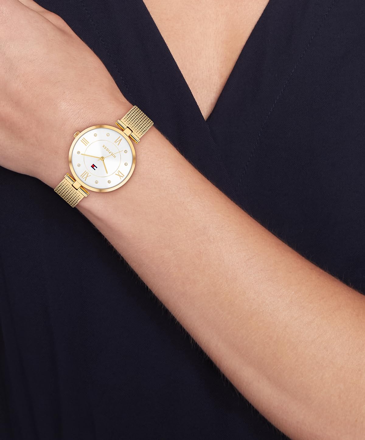 Tommy Hilfiger Reloj con Movimiento de Cuarzo de Tres Manecillas para Mujer con Correa de Malla de Acero Inoxidable – Disponible en Oro Rosa o Dorado