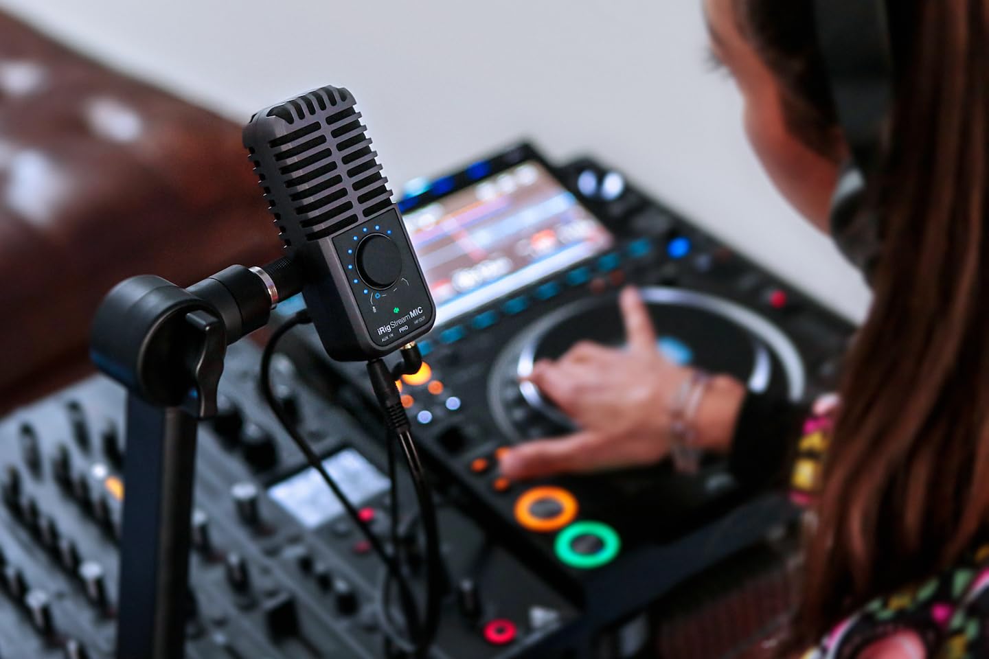 IK Multimedia iRig Stream Mic Pro, Microphone à Condensateur avec Interface Audio pour iPhone iPad Android, Ordinateur USB, Mac Windows PC, idéal pour le Podcast, l’Enregistrement, le Chant, le Gaming
