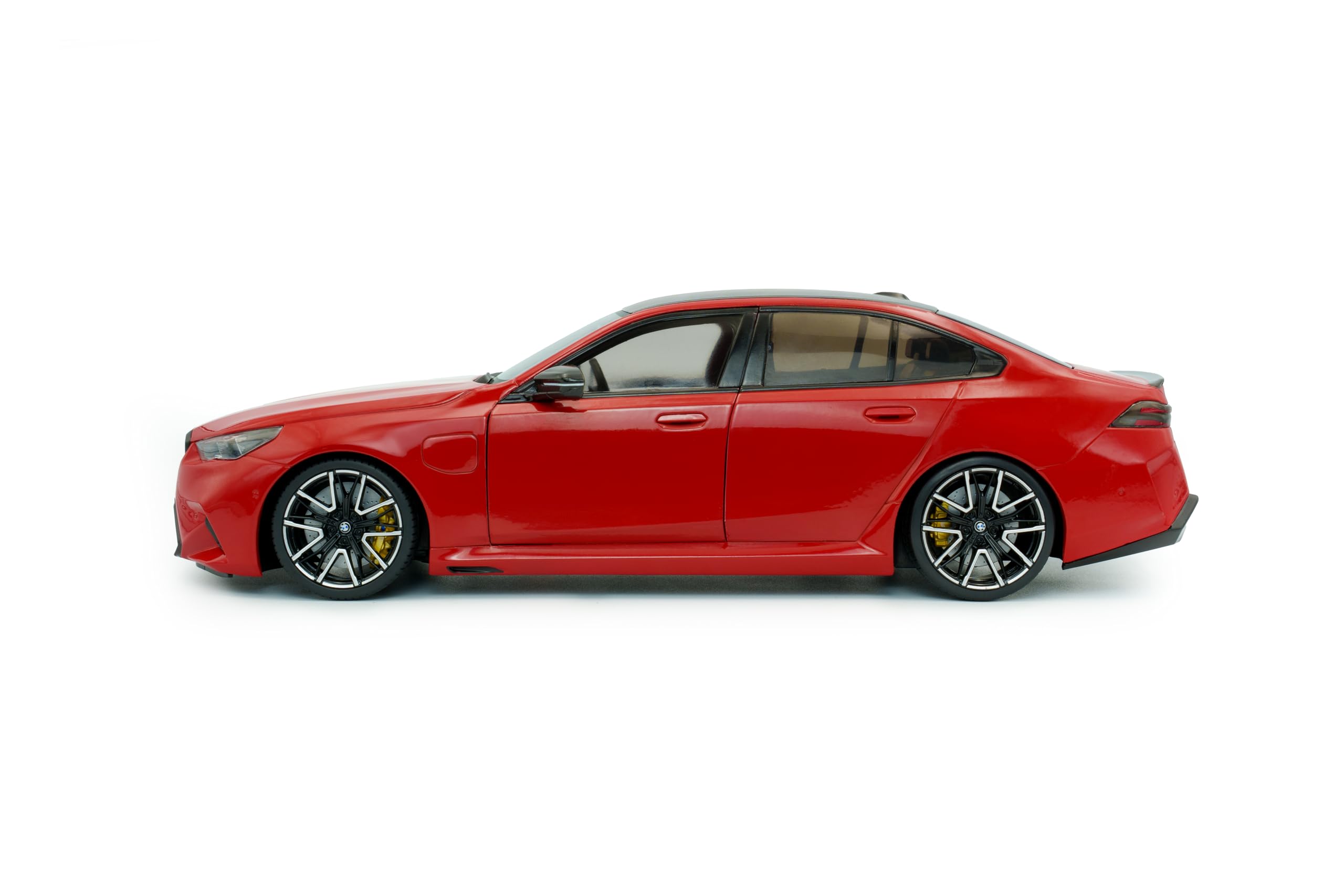 Solido BMW M5 (G90) 2025 - Berline d'affaires Sportive, Accents Noirs, Jantes contrastées, Voiture Miniature Diecast, Rouge feu, 1:18