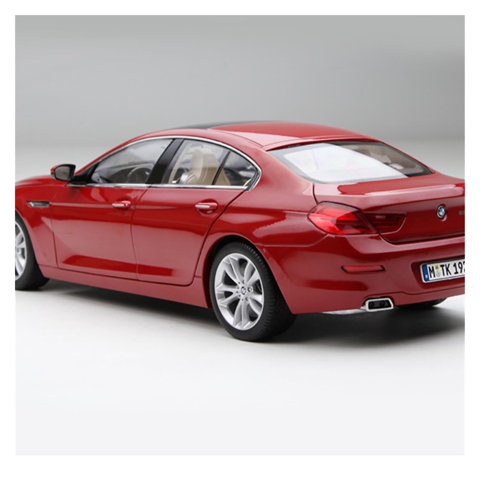 Amazon | ミニカーモデル 1/18スケール BMW 6シリーズ コレクター向け