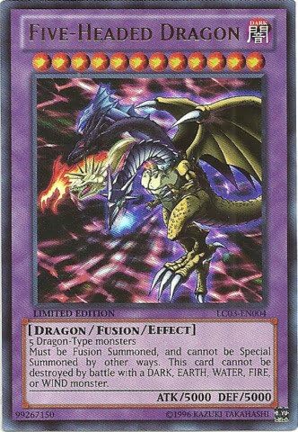 Carta Drago a Cinque Teste di YU-GI-OH!, con illustrazione, nome, attributi e testo dell'effetto.