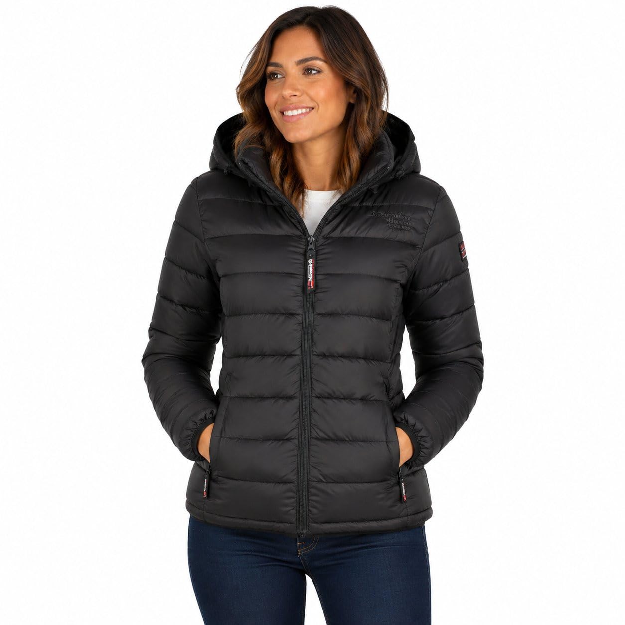 Geographical Norway Atikoclerc Hood doudoune femme fine matelassée à capuche – blouson léger avec poches latérales, impression devant et drapeau PVC manche, style casual mi-saison